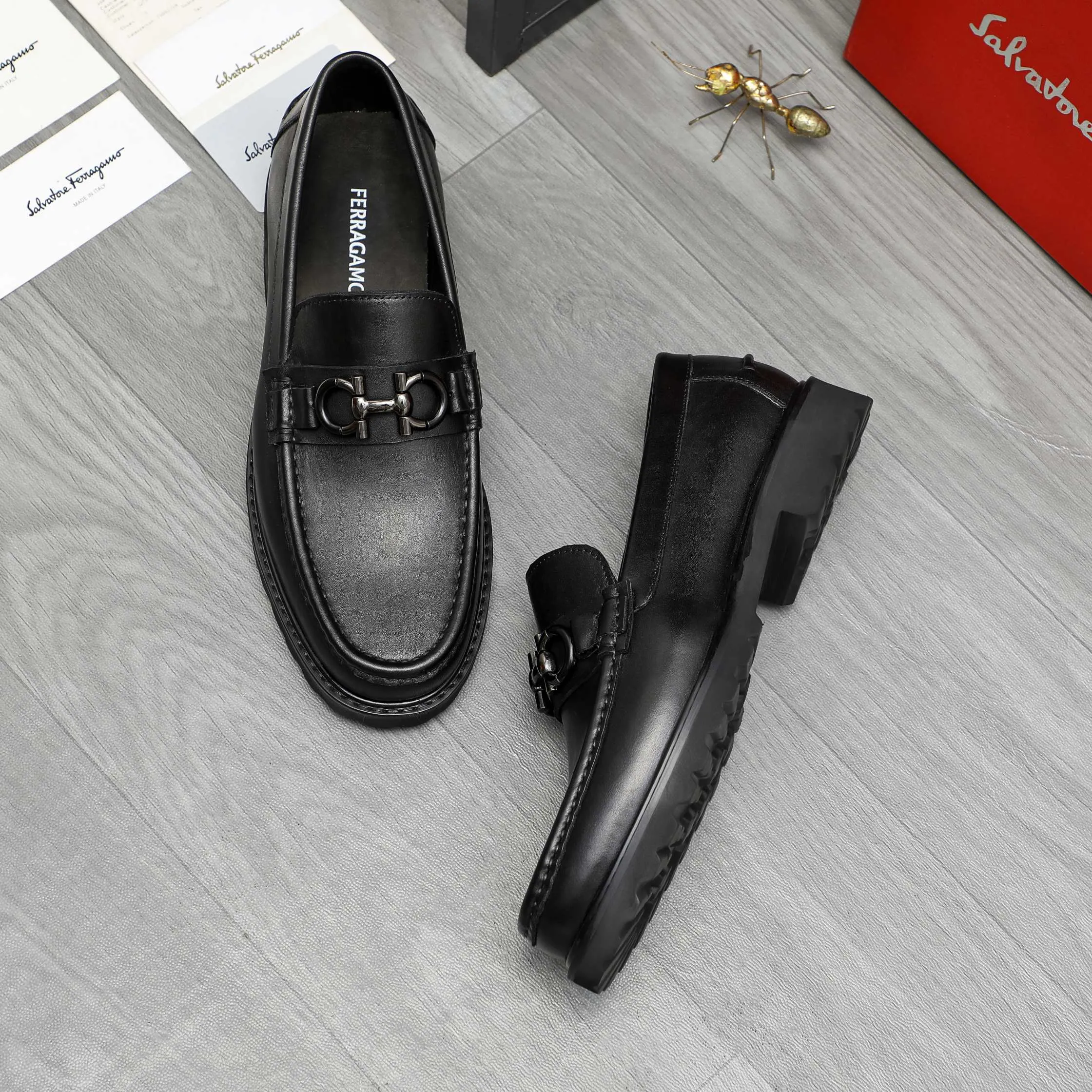 Men's shoes 💰442 Product trademark: Ferragamo "Ferragamo" business formal leather shoes Regular size: 38-46 (45.46 custom-made and non-refundable) Product materials: Selected high-quality cowhide upper, cowhide lining, non-slip rubber outsole